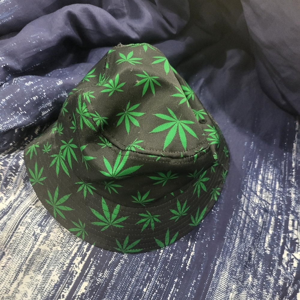 Weed leaf bucket hat - Picture 2 of 3